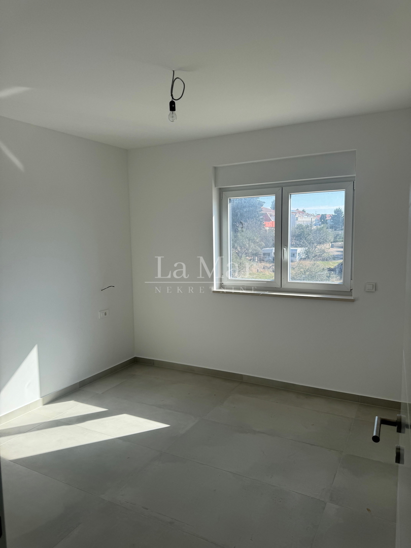 EKSKLUZIVNO! Novogradnja u Novalji s pogledom na more -A2- 75,45 m2 - I kat