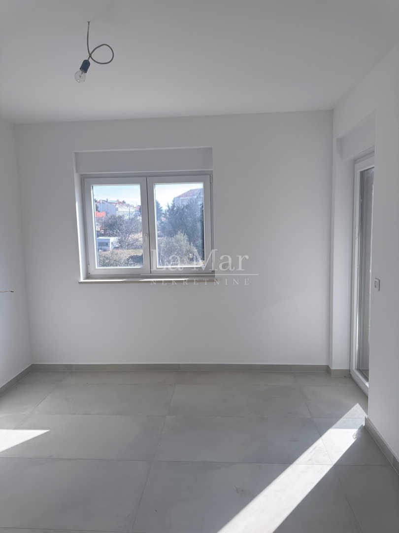 EKSKLUZIVNO! Novogradnja u Novalji s pogledom na more -A2- 75,45 m2 - I kat