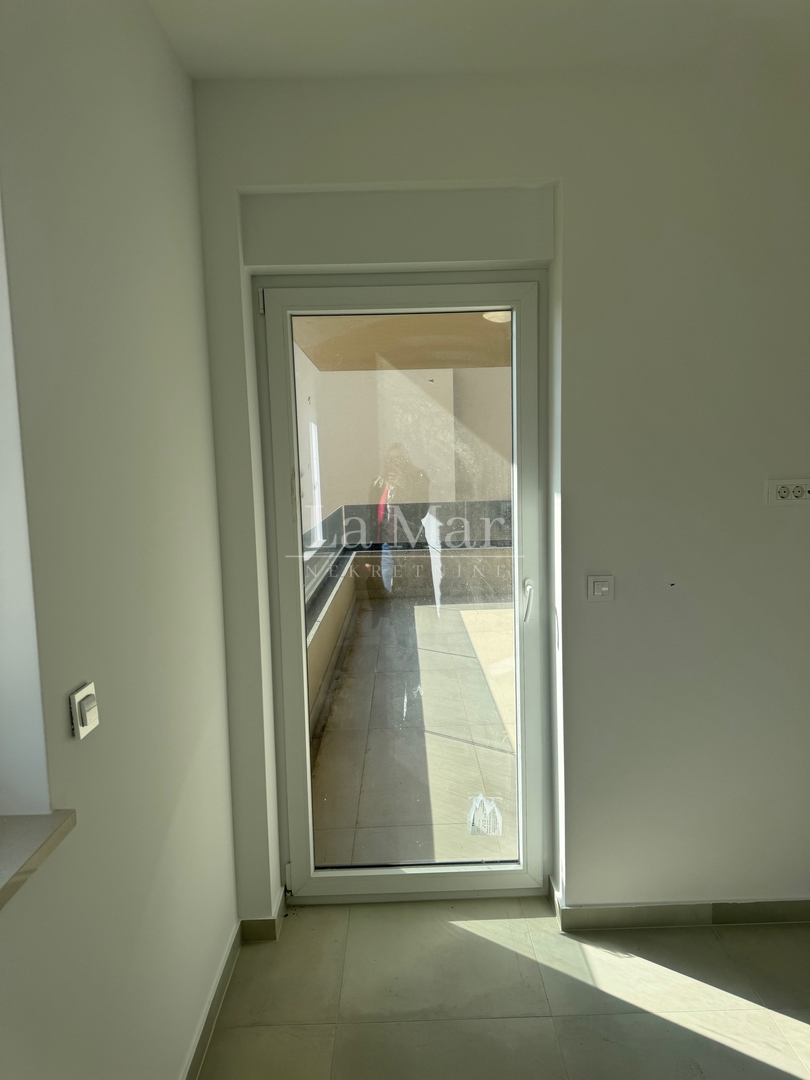 EKSKLUZIVNO! Novogradnja u Novalji s pogledom na more -A2- 75,45 m2 - I kat