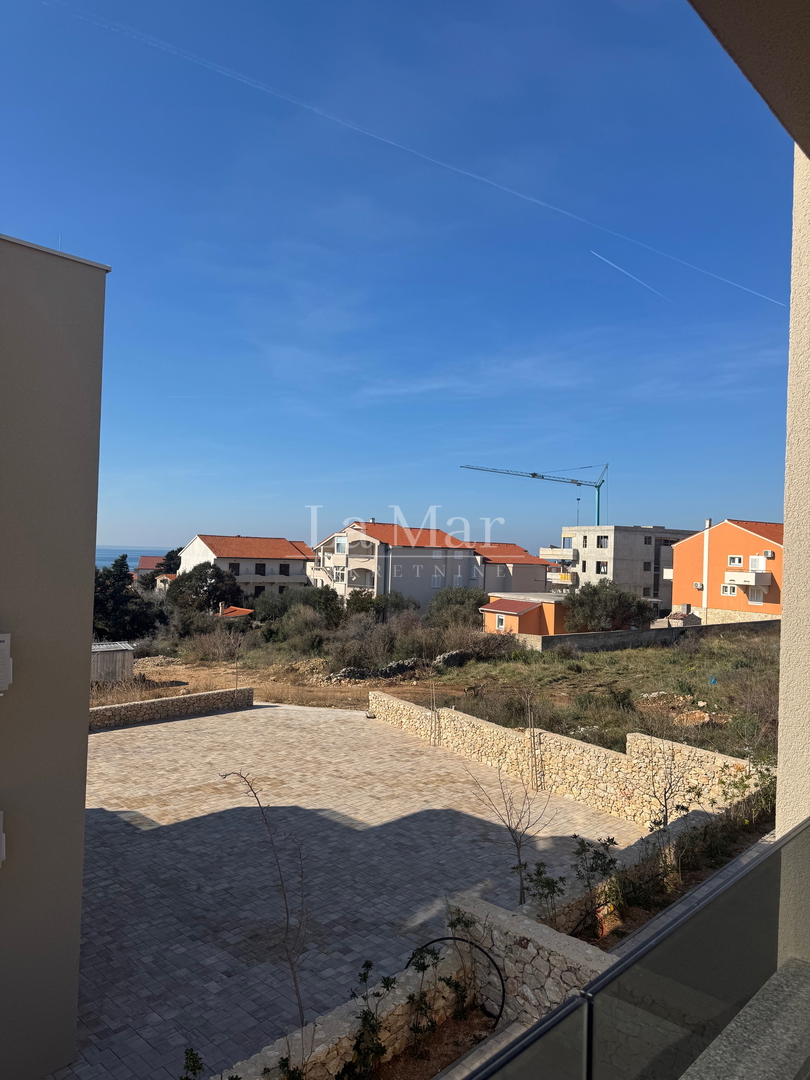 EKSKLUZIVNO! Novogradnja u Novalji s pogledom na more -A2- 75,45 m2 - I kat