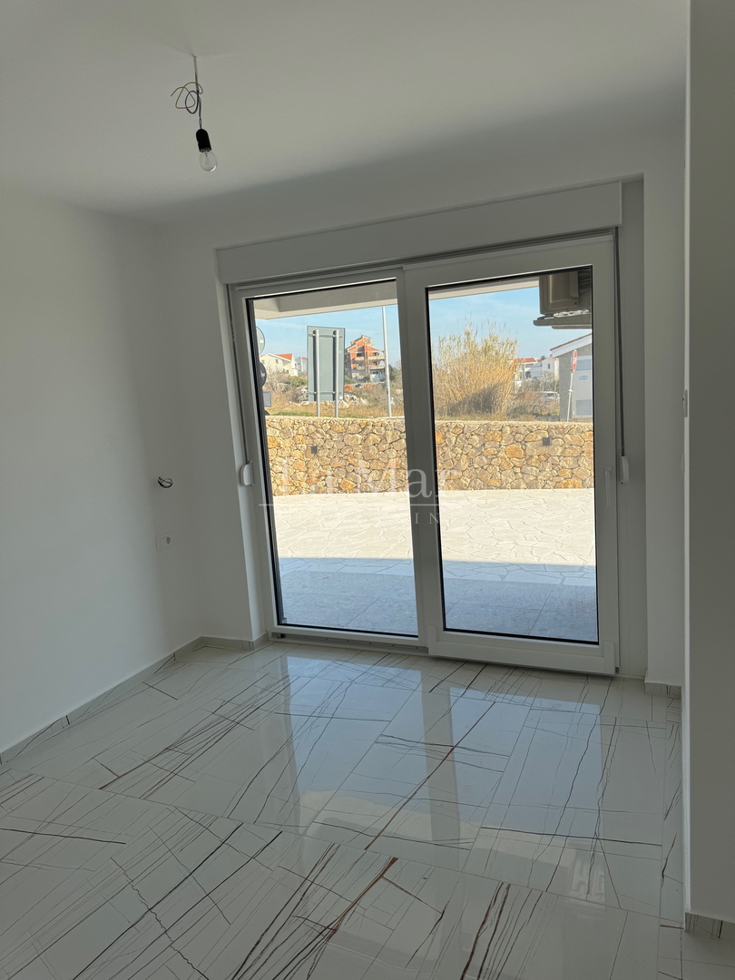 Novalja- namještena NOVOGRADNJA s pogledom na more - S1 - prizemlje  81,6 m2- 290.000€