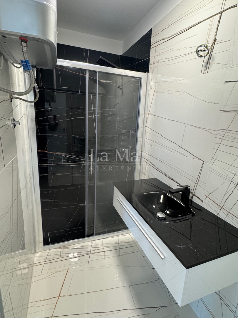 Novalja- namještena NOVOGRADNJA s pogledom na more - A2 - I. kat-  68,3 m2 - 260.000€