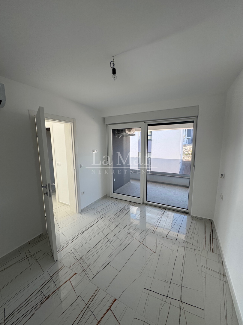 Novalja - namještena NOVOGRADNJA  s  pogledom na more - S2 - I. kat- 56.75 m2- 210.000€