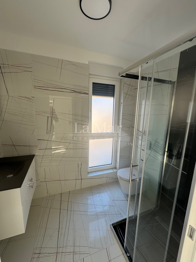 Novalja- namještena NOVOGRADNJA s pogledom na more - A1 - prizemlje  81 m2 - 295.000€