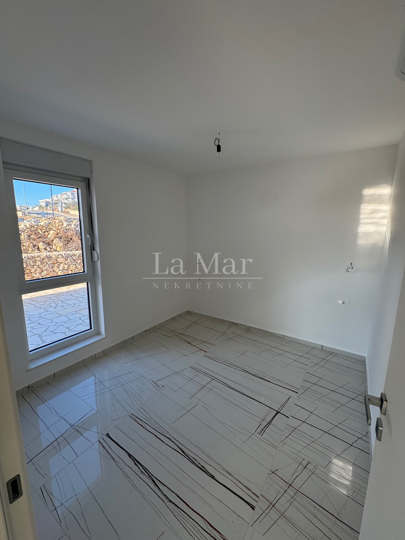 Novalja- namještena NOVOGRADNJA s pogledom na more - A1 - prizemlje  81 m2 - 295.000€