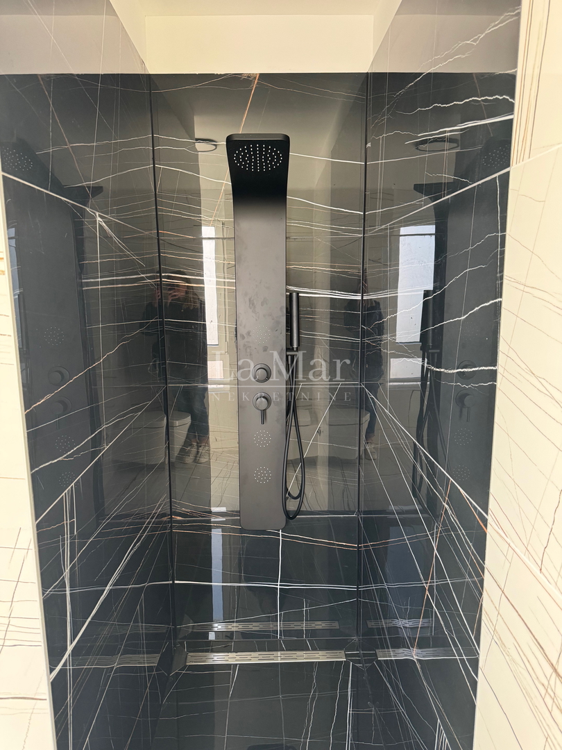 Novalja- namještena NOVOGRADNJA s pogledom na more - A1 - prizemlje  81 m2 - 295.000€