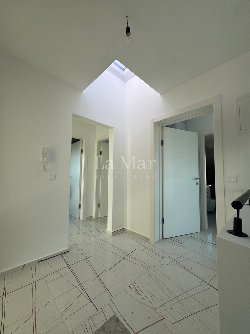 Novalja- namještena NOVOGRADNJA s pogledom na more- S3 - II. kat- 105.35 m2 -380.000€