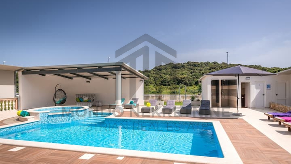 Beautiful villa with pool, Pula near the sea