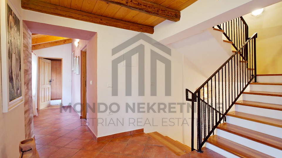 Renovirana kamena ku&cacute;a s 4 spava&cacute;e sobe &ndash; Mar&ccaron;ana&comma; Istra