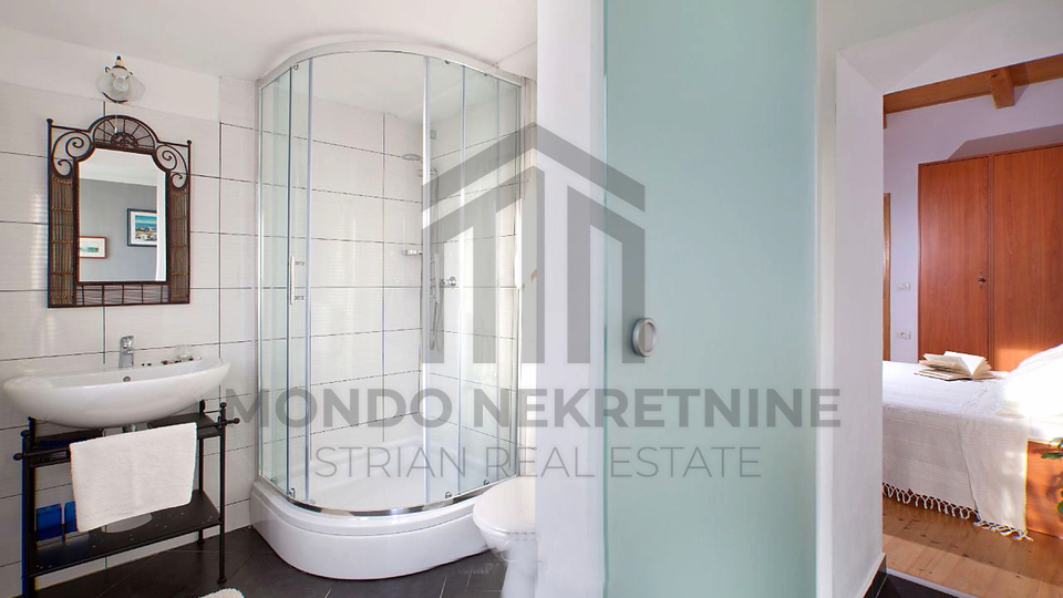 Renovirana kamena ku&cacute;a s 4 spava&cacute;e sobe &ndash; Mar&ccaron;ana&comma; Istra