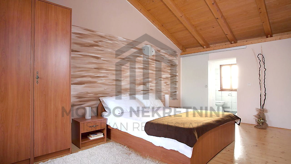 Renovirana kamena ku&cacute;a s 4 spava&cacute;e sobe &ndash; Mar&ccaron;ana&comma; Istra