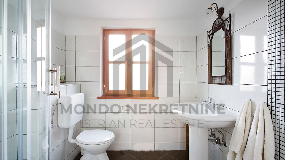 Renovirana kamena ku&cacute;a s 4 spava&cacute;e sobe &ndash; Mar&ccaron;ana&comma; Istra