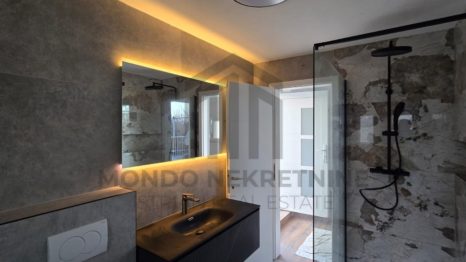 Stan Pula 30 m2&comma; 100 metara od Arene&comma; ekskluzivna lokacija&comma; adaptiran