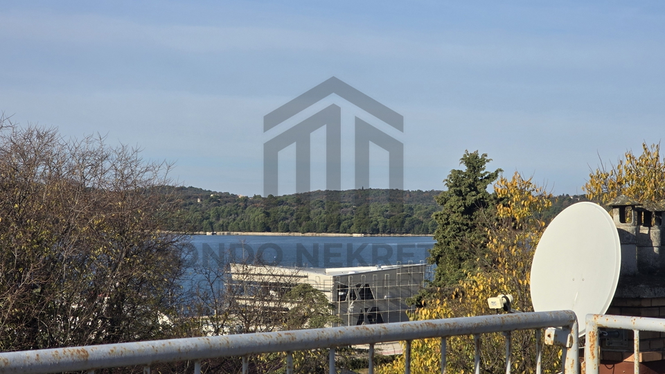 Stan Pula 30 m2&comma; 100 metara od Arene&comma; ekskluzivna lokacija&comma; adaptiran