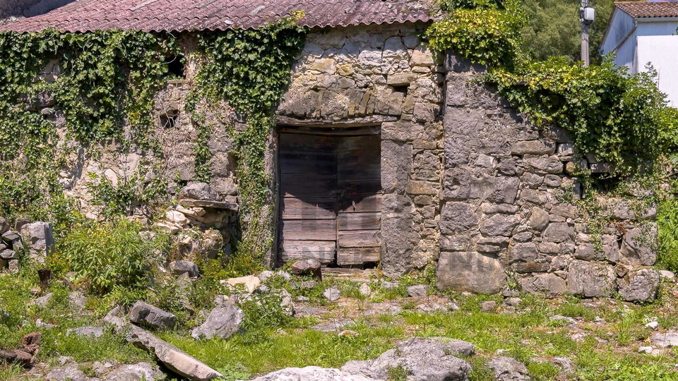 Istra&comma; Kamena ku&cacute;a s pogledom na U&ccaron;ku i potencijalom za bazen &ndash; &Scaron;u&scaron;njevica&comma; Istra &lpar;262 m&sup2;&rpar;&comma; potrebna obnova