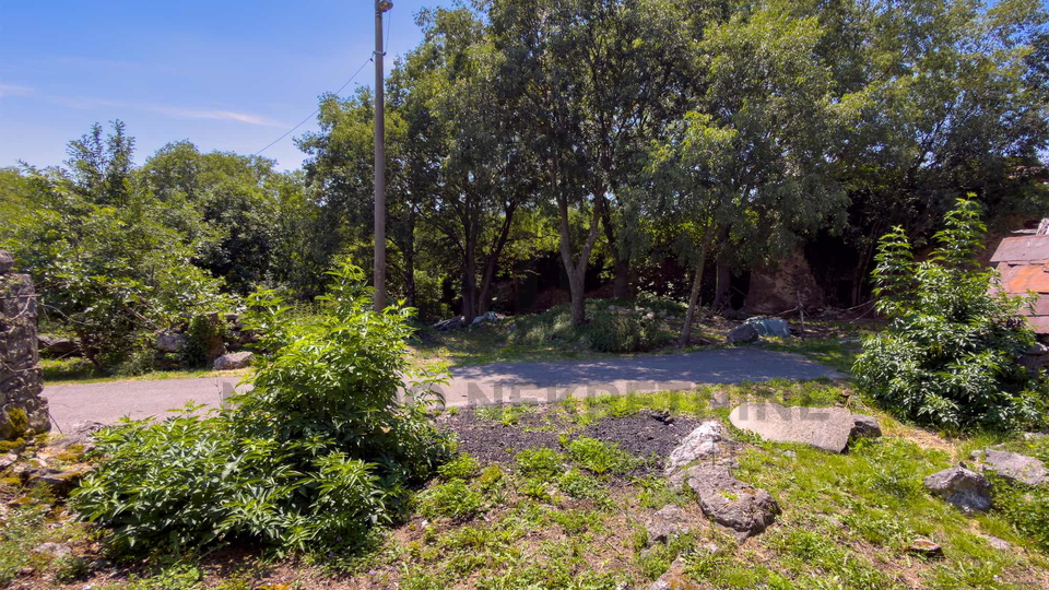 Istra&comma; Kamena ku&cacute;a s pogledom na U&ccaron;ku i potencijalom za bazen &ndash; &Scaron;u&scaron;njevica&comma; Istra &lpar;262 m&sup2;&rpar;&comma; potrebna obnova