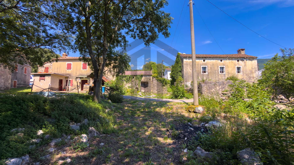 Istra&comma; Kamena ku&cacute;a s pogledom na U&ccaron;ku i potencijalom za bazen &ndash; &Scaron;u&scaron;njevica&comma; Istra &lpar;262 m&sup2;&rpar;&comma; potrebna obnova
