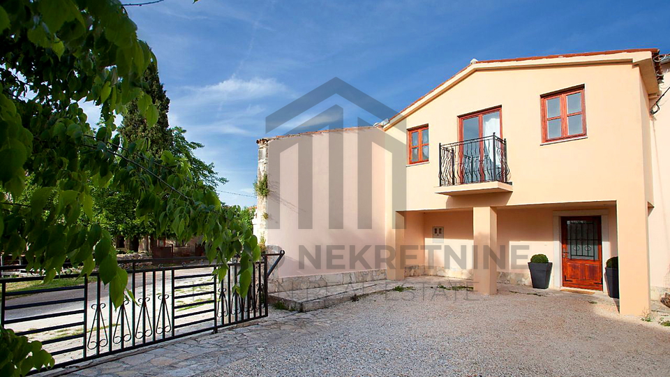 Renovirana kamena ku&cacute;a s 4 spava&cacute;e sobe &ndash; Mar&ccaron;ana&comma; Istra