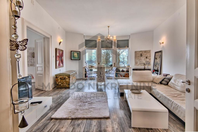 Potpuno renoviran stan u austrougarskoj vili u samom centru Pule