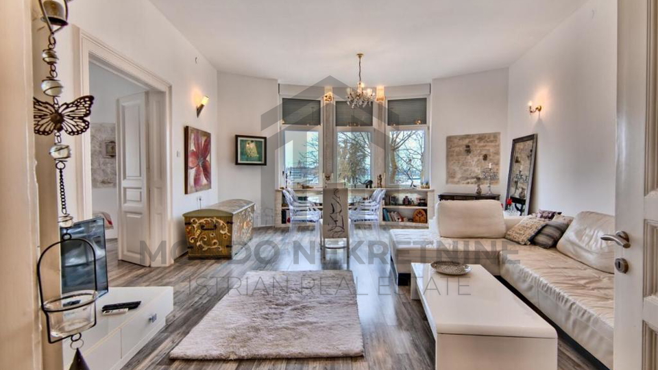 Potpuno renoviran stan u austrougarskoj vili u samom centru Pule