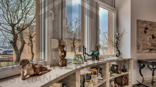 Potpuno renoviran stan u austrougarskoj vili u samom centru Pule