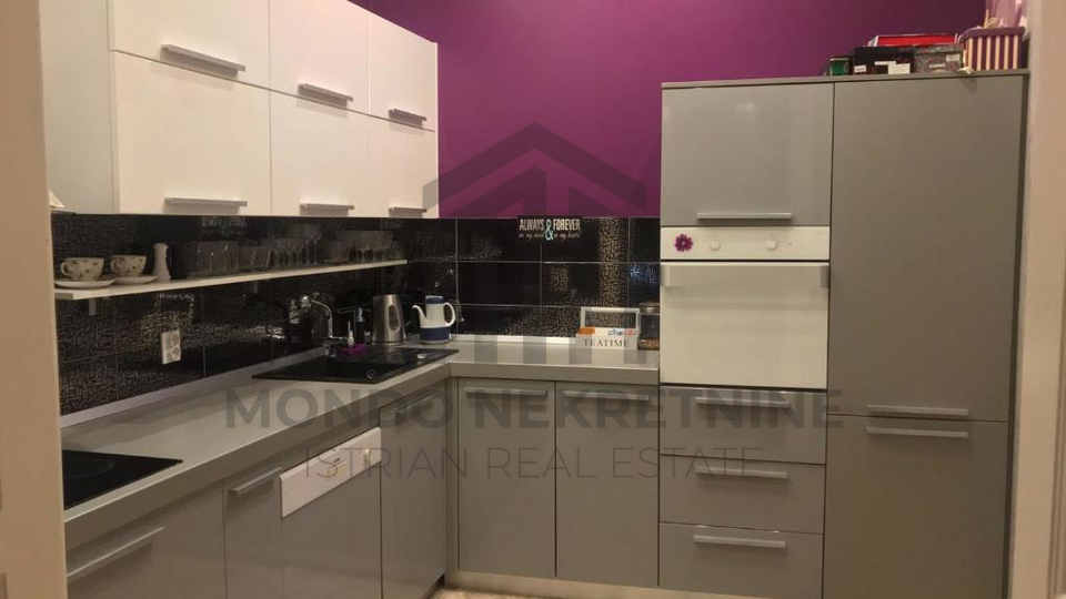 Potpuno renoviran stan u austrougarskoj vili u samom centru Pule