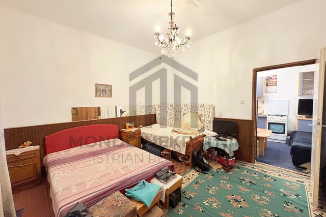 Jednosoban stan u centru Pule – 28,5 m², prizemlje, za renovaciju