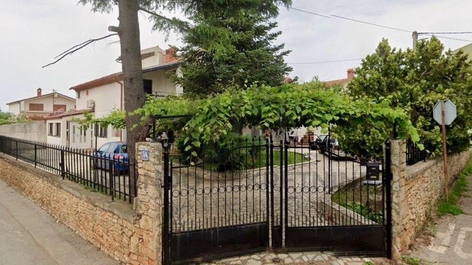 LI&Zcaron;NJAN &ndash;  PROSTRANA KU&Cacute;A S TRI STANA I OKU&Cacute;NICOM