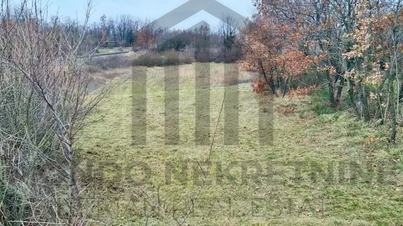 Istra, okolica Juršići,  poljoprivredno zemljište 3780 m2, pristup s asfalta