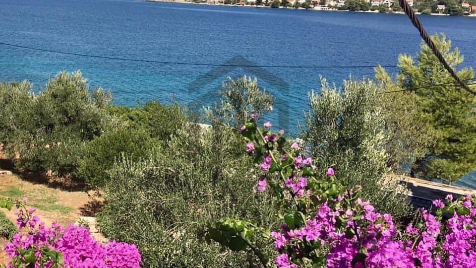 Novorenovirana kamena Ku&cacute;a&comma; Kali&comma; Otok Ugljan&comma; 100 metara od mora