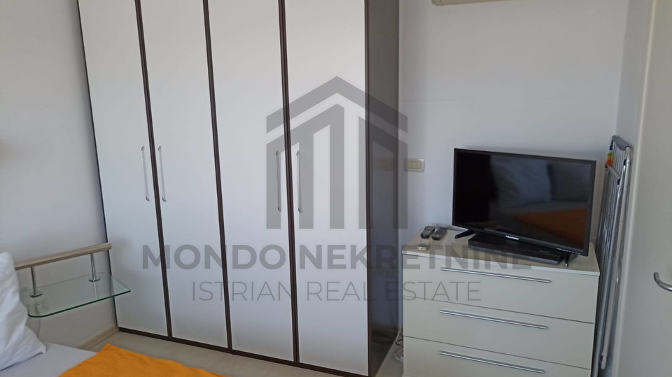 Dvosoban stan s pogledom na more &ndash; Medulin&comma; 54 m2&comma; 50 metara od pje&scaron;&ccaron;ane pla&zcaron;e