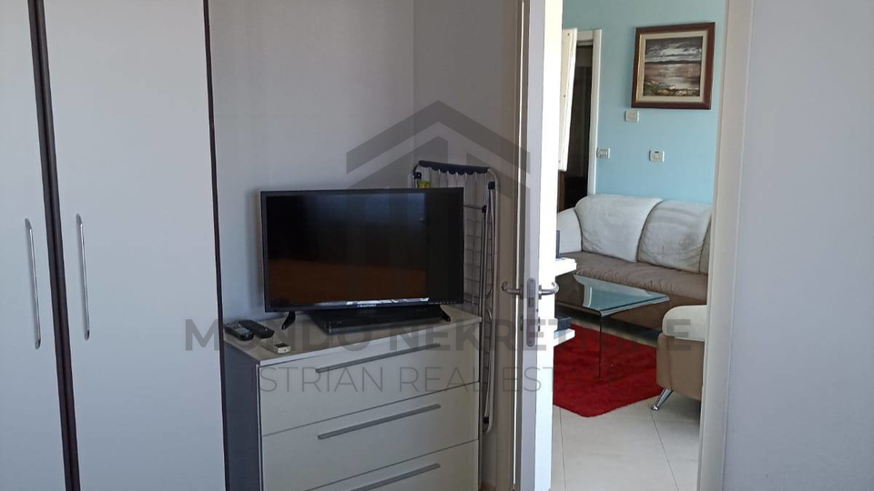 Dvosoban stan s pogledom na more &ndash; Medulin&comma; 54 m2&comma; 50 metara od pje&scaron;&ccaron;ane pla&zcaron;e