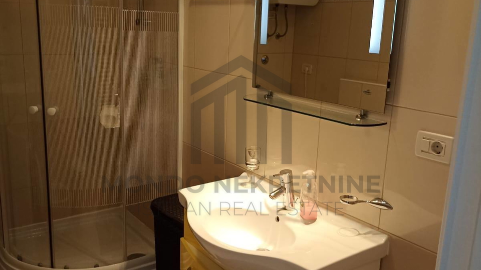 Dvosoban stan s pogledom na more &ndash; Medulin&comma; 54 m2&comma; 50 metara od pje&scaron;&ccaron;ane pla&zcaron;e