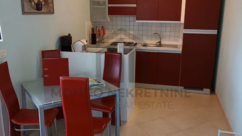 Dvosoban stan s pogledom na more &ndash; Medulin&comma; 54 m2&comma; 50 metara od pje&scaron;&ccaron;ane pla&zcaron;e