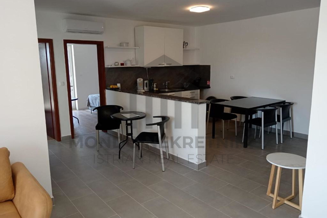 Dvosoban stan  85 m2 sa bazenom - Šijana