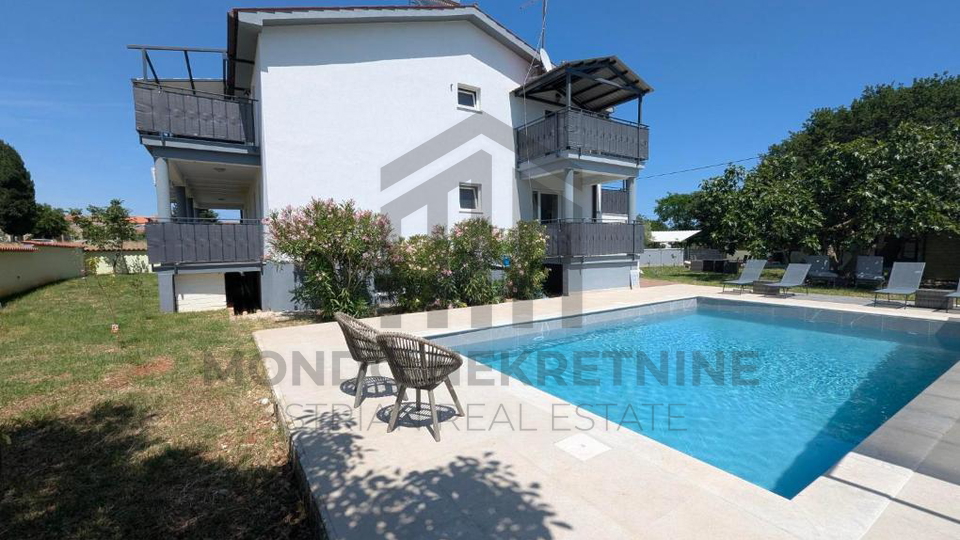 Apartmanska ku&cacute;a sa dva bazena - &Scaron;ijana okolica