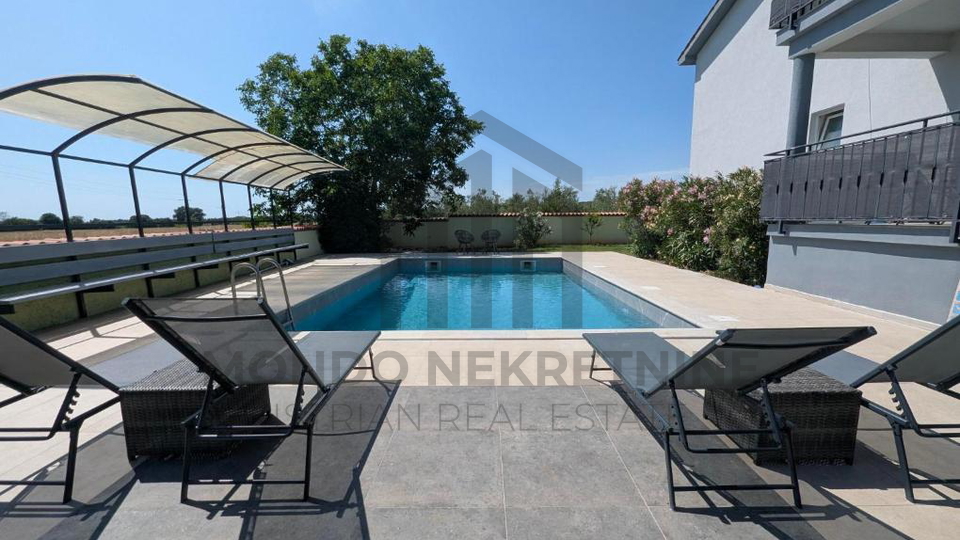 Apartmanska ku&cacute;a sa dva bazena - &Scaron;ijana okolica