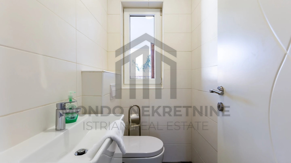 Moderna samostoje&cacute;a ku&cacute;a s bazenom i SPA zonom &ndash; &Scaron;i&scaron;an