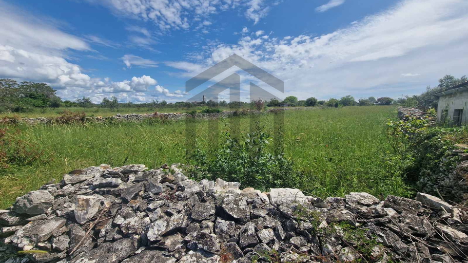 Istra, Vodnjan - Peroj Lijepo veliko zemljište uz glavnu cestu, Pogled more