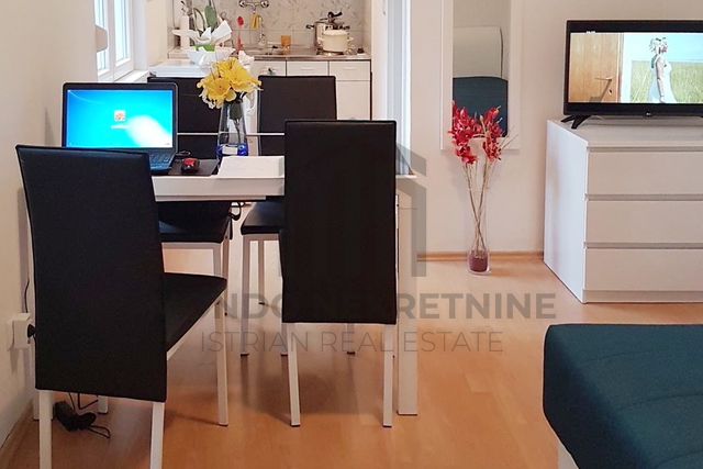 Prodaja apartmana, Barbariga, 40 m², renoviran i potpuno namješten, 1. kat, balkon, parking