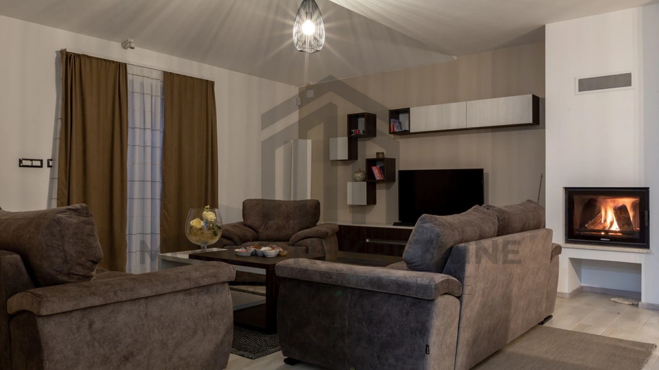 Moderna samostoje&cacute;a ku&cacute;a s bazenom i SPA zonom &ndash; &Scaron;i&scaron;an