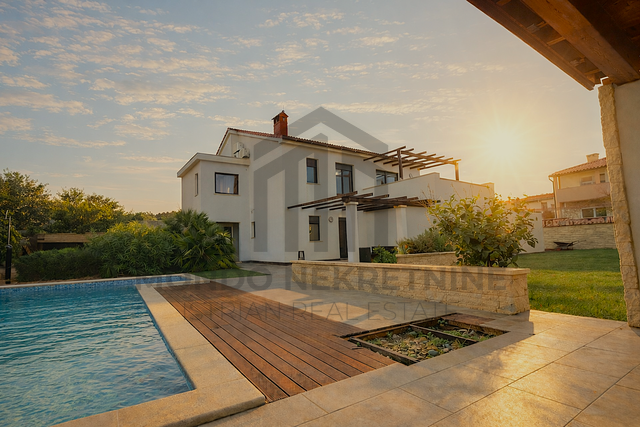 Pula, Kuća s bazenom