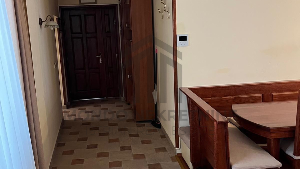 Pore&ccaron;&comma; dvosoban stan 77 m&sup2;&comma; Decumanusova ulica