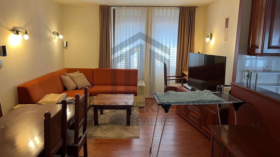 Pore&ccaron;&comma; dvosoban stan 77 m&sup2;&comma; Decumanusova ulica