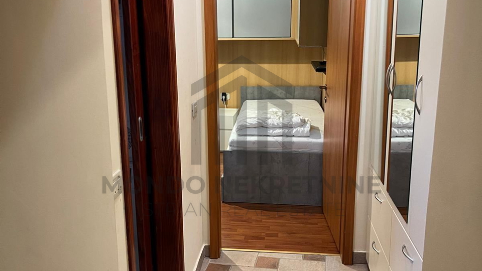 Pore&ccaron;&comma; dvosoban stan 77 m&sup2;&comma; Decumanusova ulica