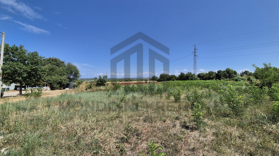 Gra&dstrok;evinsko zemlji&scaron;te&comma; 3 kilometra od Pore&ccaron;a