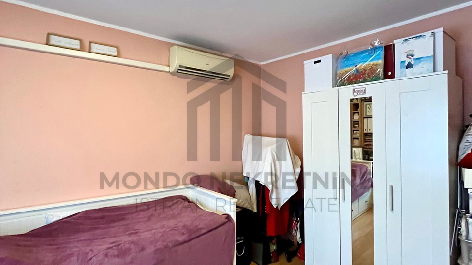 Garsonijera u centru Pule, balkon, spremište