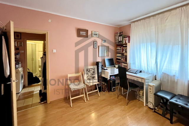 Garsonijera u centru Pule, balkon, spremište