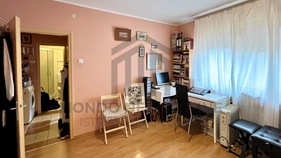 Garsonijera u centru Pule, balkon, spremište