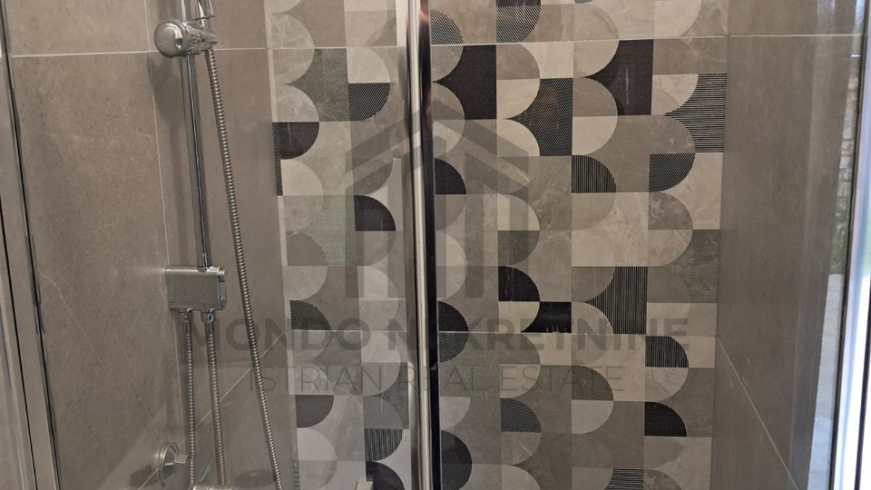 Nova Ku&cacute;a - Okolica Vodnjana 400 m2